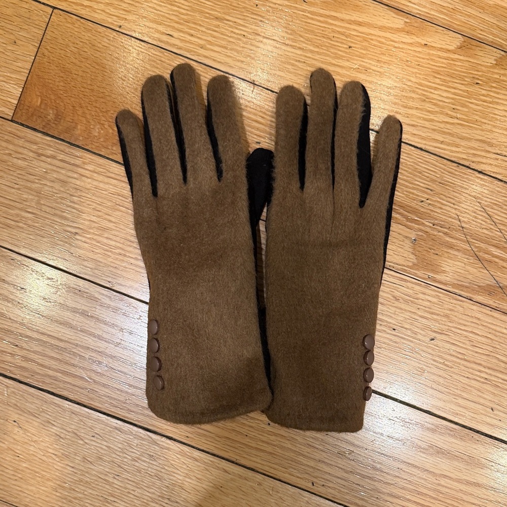 Simons Black Gloves with Green Tag